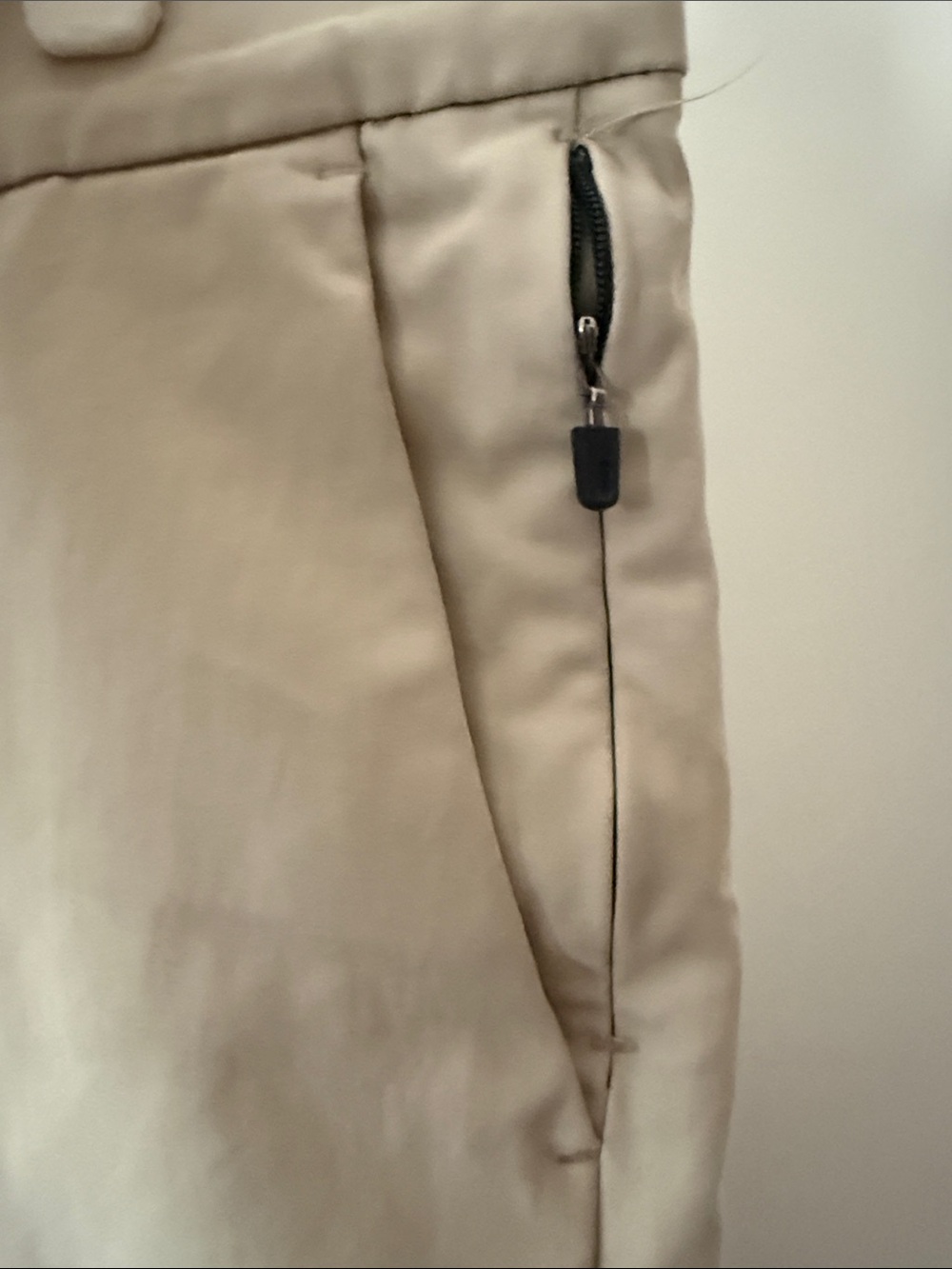 Old Navy Men's Khaki Flat-Front Performance Shorts - Picture 3 of 4